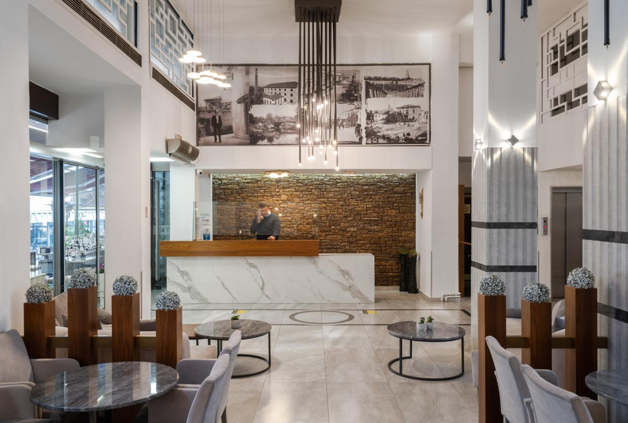 Hotel Ntinas Tríkala Buitenkant foto